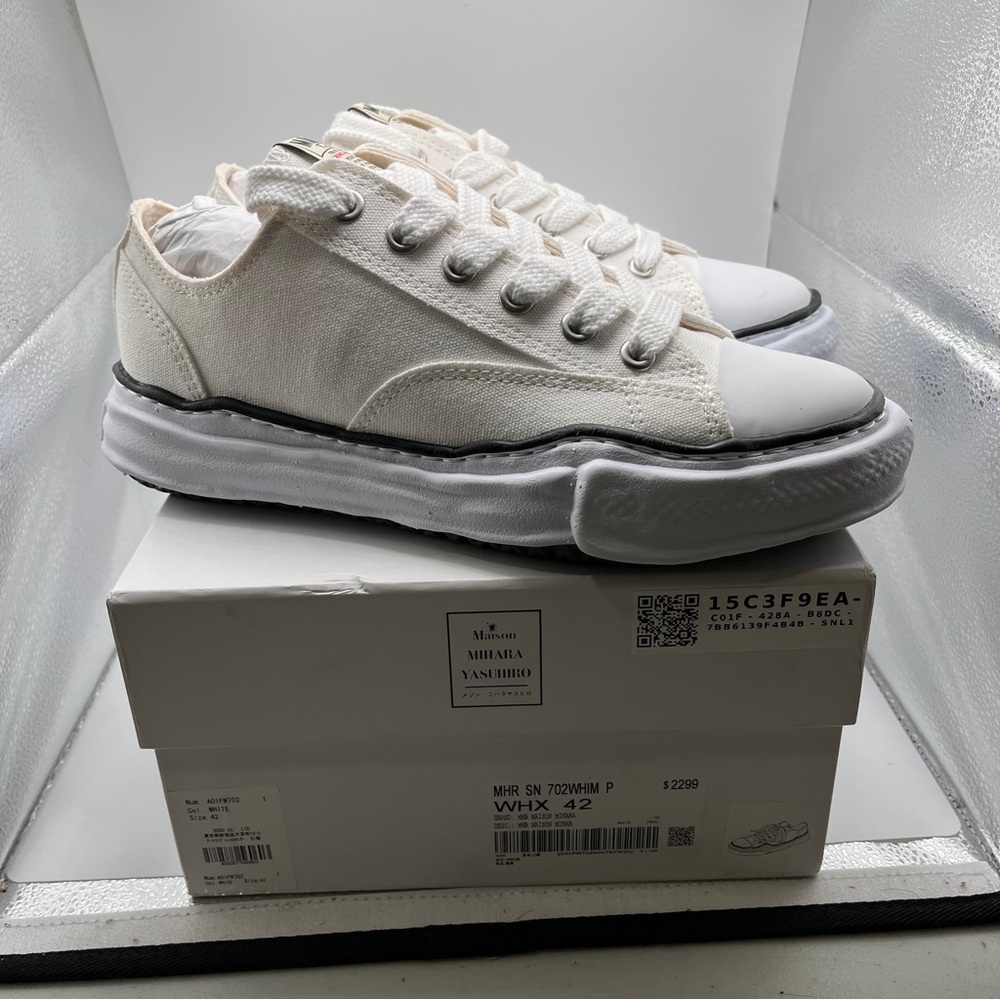 NWB MAISON MIHARA YASUHIRO
PETERSON LOW OG SOLE CANVAS SNEAKER - WHITE size 42